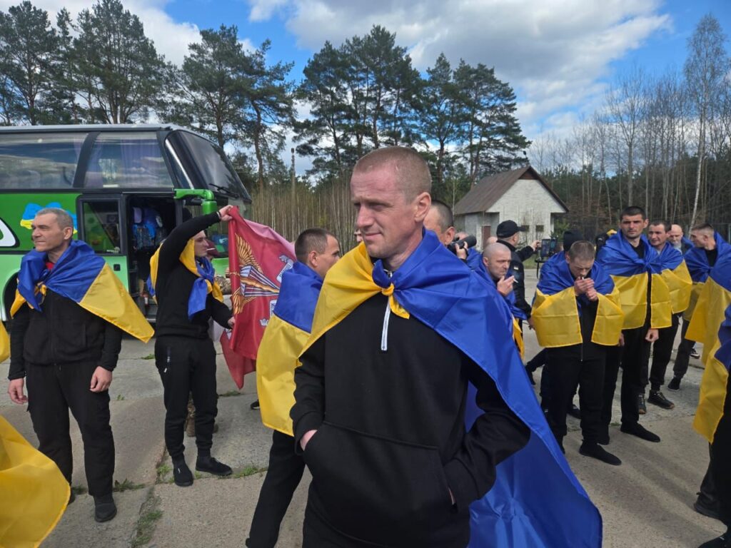 В Україну повернулися 193 військовослужбовці 3