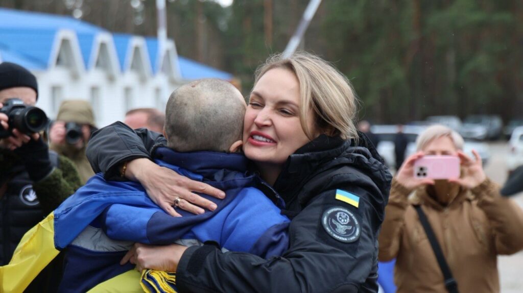 В Україну повернули 182 людини, які перебували у неволі з 2022 року 6