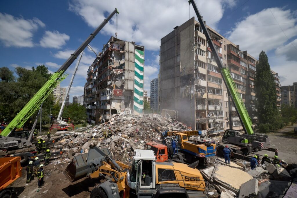 У Києві внаслідок атаки РФ кількість загиблих зросла до пʼяти 6