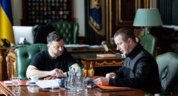 Президент України Володимир Зеленський і керівник Служби зовнішньої розвідки України Олег Луговський