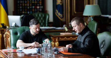 Президент України Володимир Зеленський і керівник Служби зовнішньої розвідки України Олег Луговський