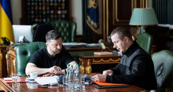 Президент України Володимир Зеленський і керівник Служби зовнішньої розвідки України Олег Луговський