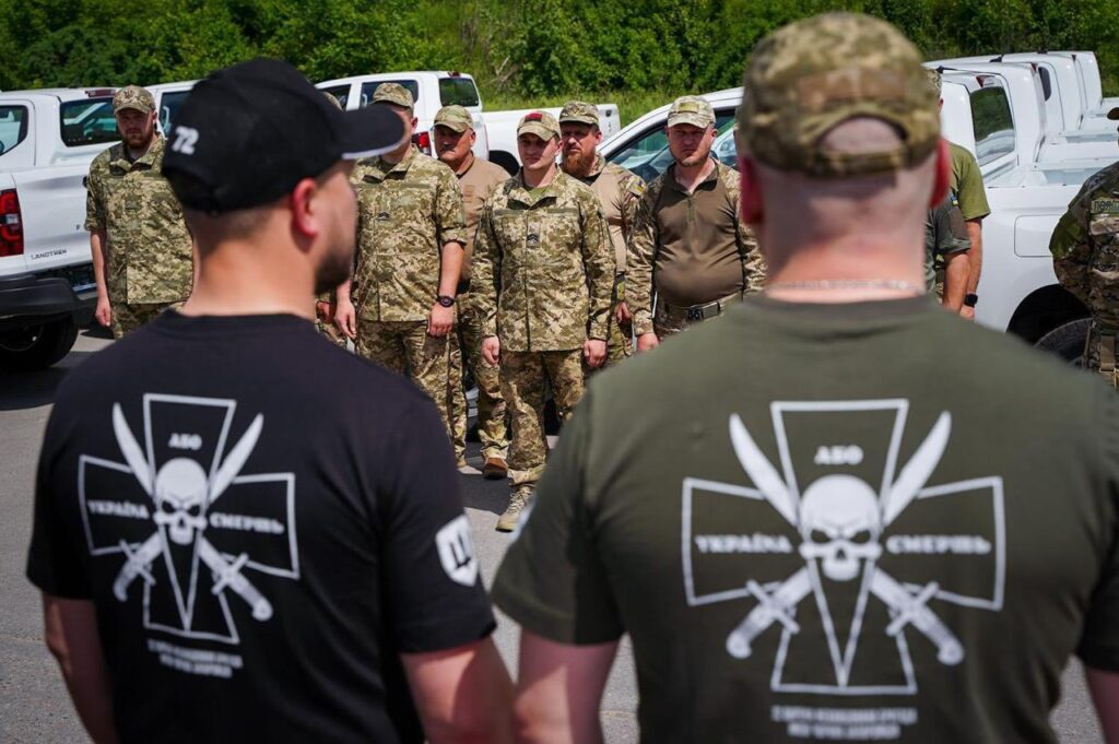 Бригада імені Чорних Запорожців з Білої Церкви отримала 54 нові пікапи для фронту 5