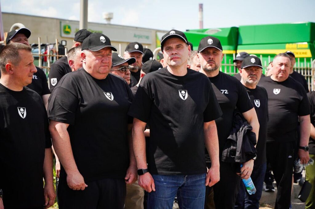 Бригада імені Чорних Запорожців з Білої Церкви отримала 54 нові пікапи для фронту 7