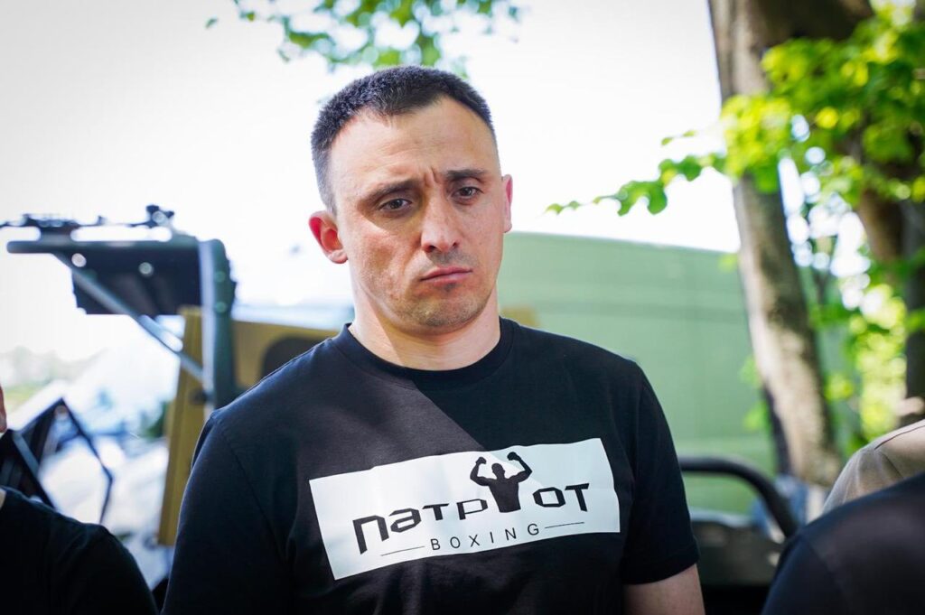 Бригада імені Чорних Запорожців з Білої Церкви отримала 54 нові пікапи для фронту 10