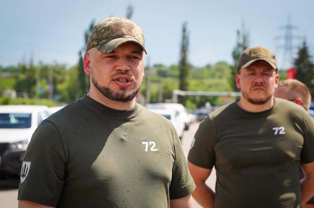 Бригада імені Чорних Запорожців з Білої Церкви отримала 54 нові пікапи для фронту 16