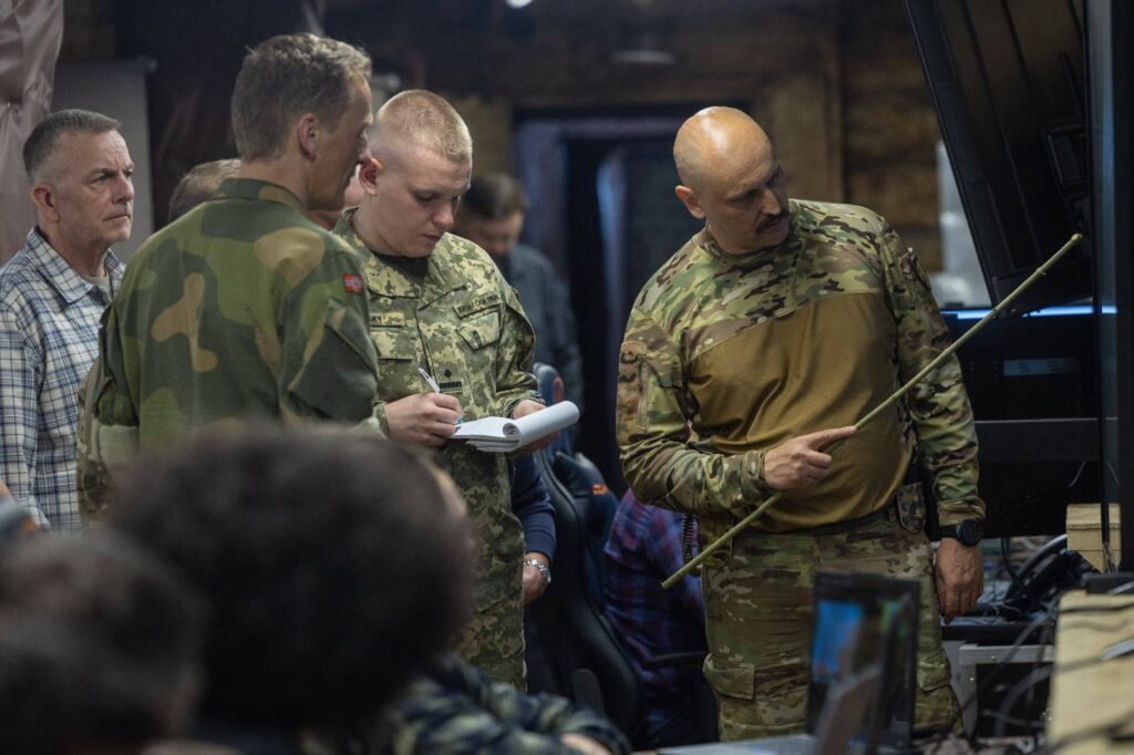 Командувач норвезької армії відвідав військових ЗСУ у прифронтовій зоні 6