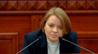 Під час засідання Київради депутат Дмитро Білоцерковець поставив питання керівниці департаменту КМДА Вікторії Іцкович щодо її зв’язків із Петром Оленичем.