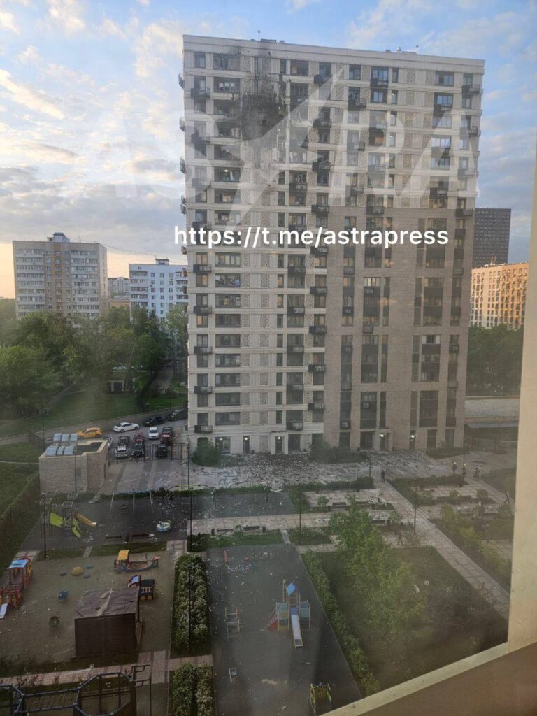 У Москві влучання у багатоповерхівку
