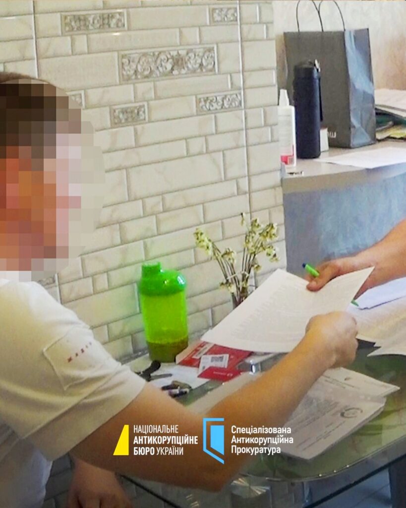 У Полтаві НАБУ викрило схему “відкатів” 2