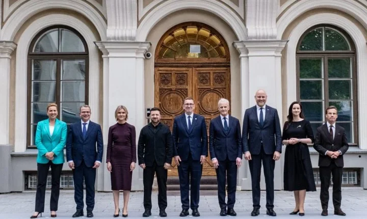 Лідери країн NB8 і Володимир Зеленський на саміті у Таллінні, 9 червня 2026 року