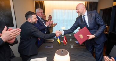Президент України Володимир Зеленський і новий прем’єр-міністр Латвії Андріс Кулбергс