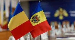 Прапори Румунії та Молдови