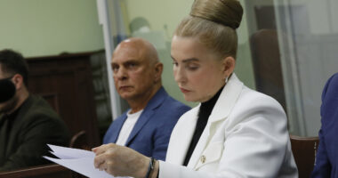 Юлія Тимошенко на тлі теми судового переслідування та заяв Харківської правозахисної групи щодо ознак політичної мотивації справи