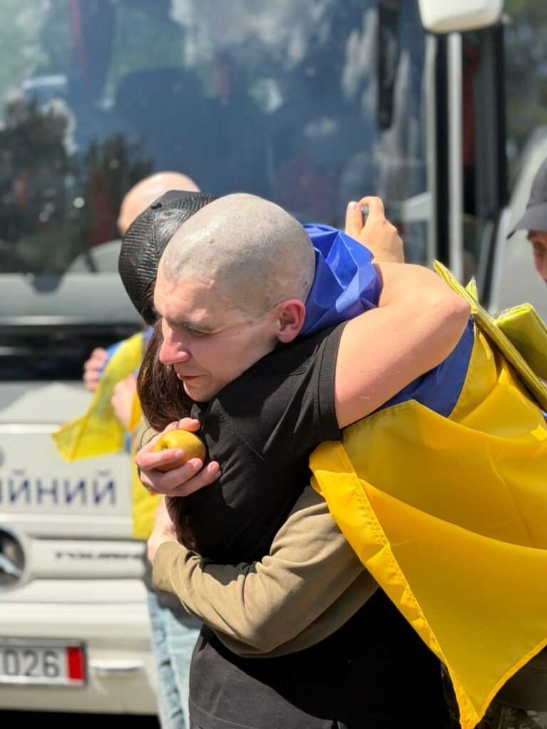 Повернуті з полону українці 1