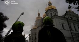 атка на Київ, пожежа у Лаврі
