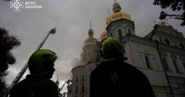 атка на Київ, пожежа у Лаврі