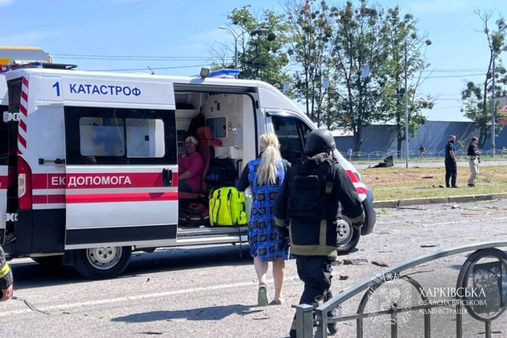 Армія Росії атакувала ракетою житловий будинок у Харкові 8