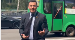 Тищенко закидають помідорами
